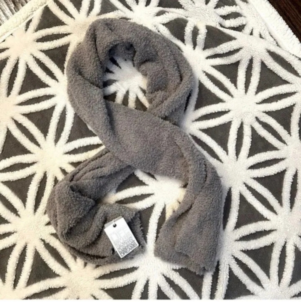 Nwt barefoot Dreams Cozy Chic Scarf In Grey
